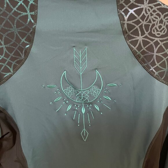 Crowned Athletics - Golden Fate - Reversible Jacket - NWT - XXL - Disney Tangled - Picture 8 of 15